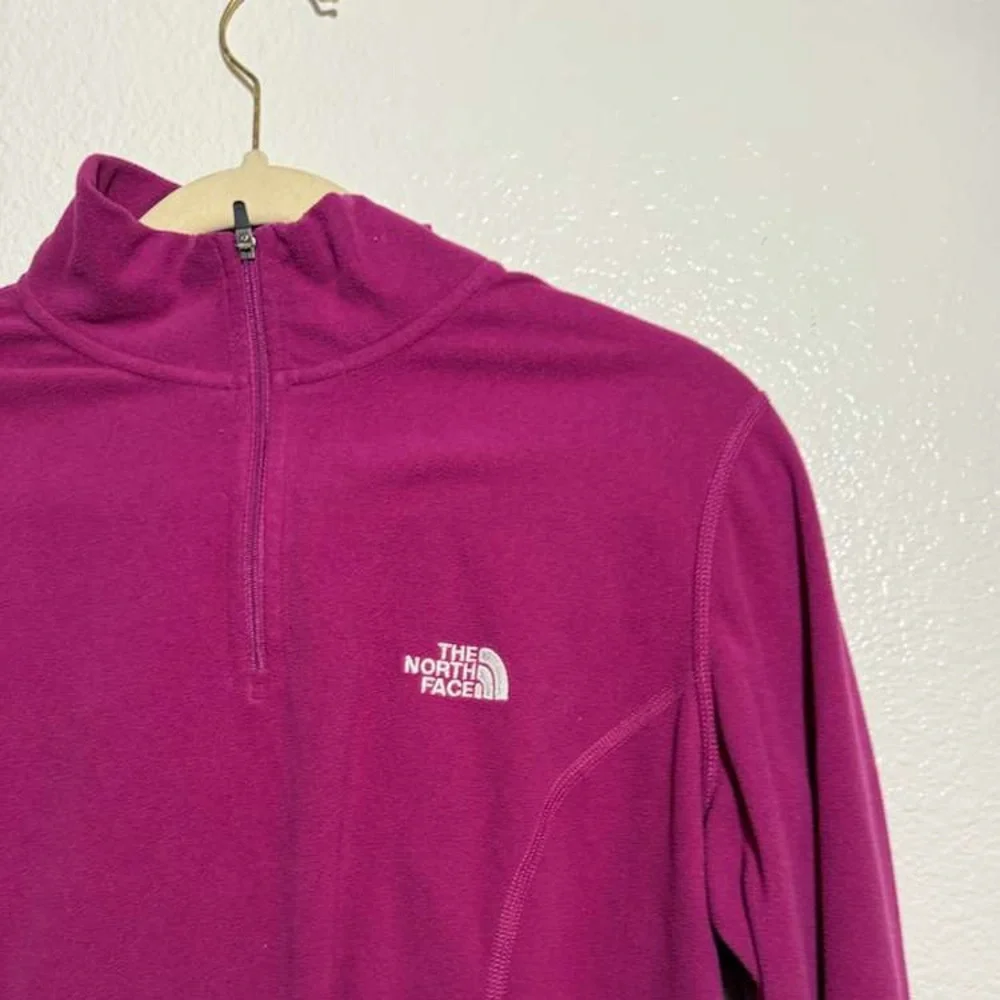 The North Face Women's Fuchsia Fleece Jacket - Picture 3 of 4